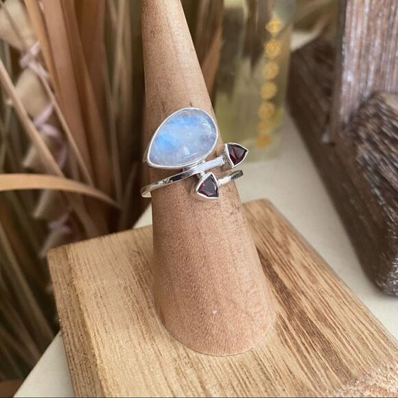 Rainbow Moonstone And Garnet Solid Sterling Silver Ring Size 6 - Picture 2 of 12